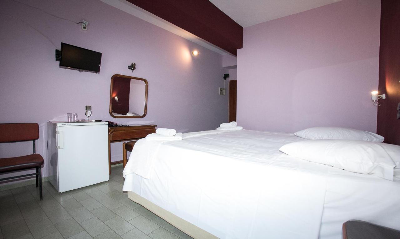 Petania Hotel & Apartments Lixouri Bagian luar foto