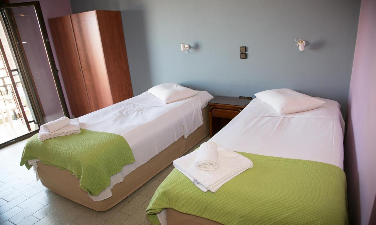 Petania Hotel & Apartments Lixouri Bagian luar foto