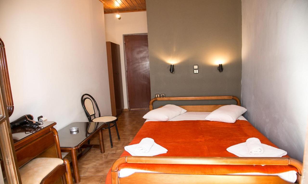 Petania Hotel & Apartments Lixouri Bagian luar foto